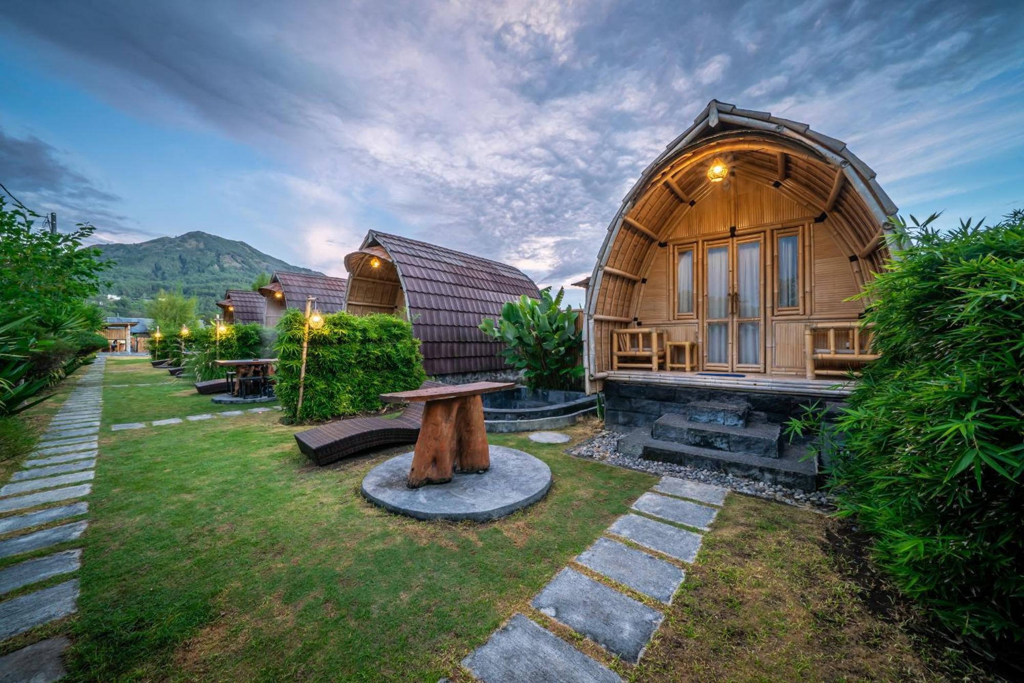 Tegal Bamboo Cottages & Private Hot Spring Baturaja  Ngoại thất bức ảnh